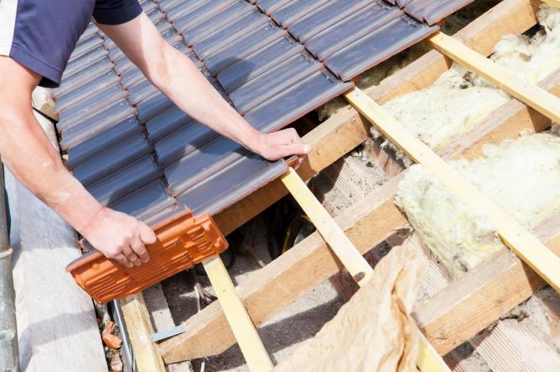 Quand et pourquoi proc&eacute;der &agrave; la r&eacute;fection de vos tuiles ?